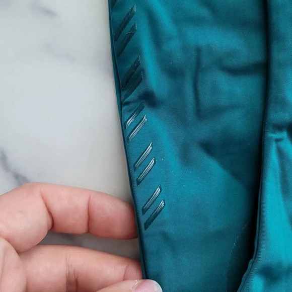 NWOT Hurley MAX SOLID MODERATE BIKINI BOTTOM - Picture 3 of 8